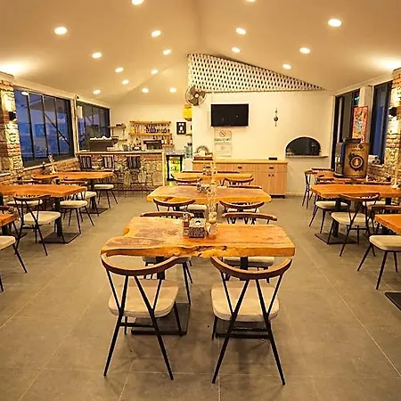 Marla Otel Cedit